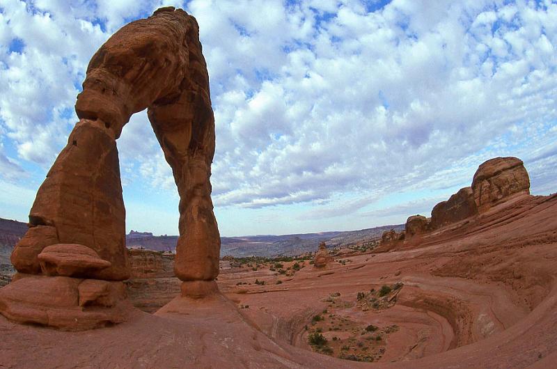 1996-04 Utah Trip 87 Delicate Arch.jpg
